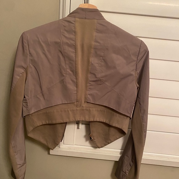 Unique tan color jacket BCBG MAXAZRIA - Picture 3 of 3